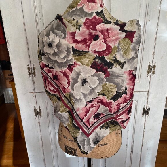 Women's 34" Square Floral Design Polyester Scarf Made In Italy - Picture 6 of 13